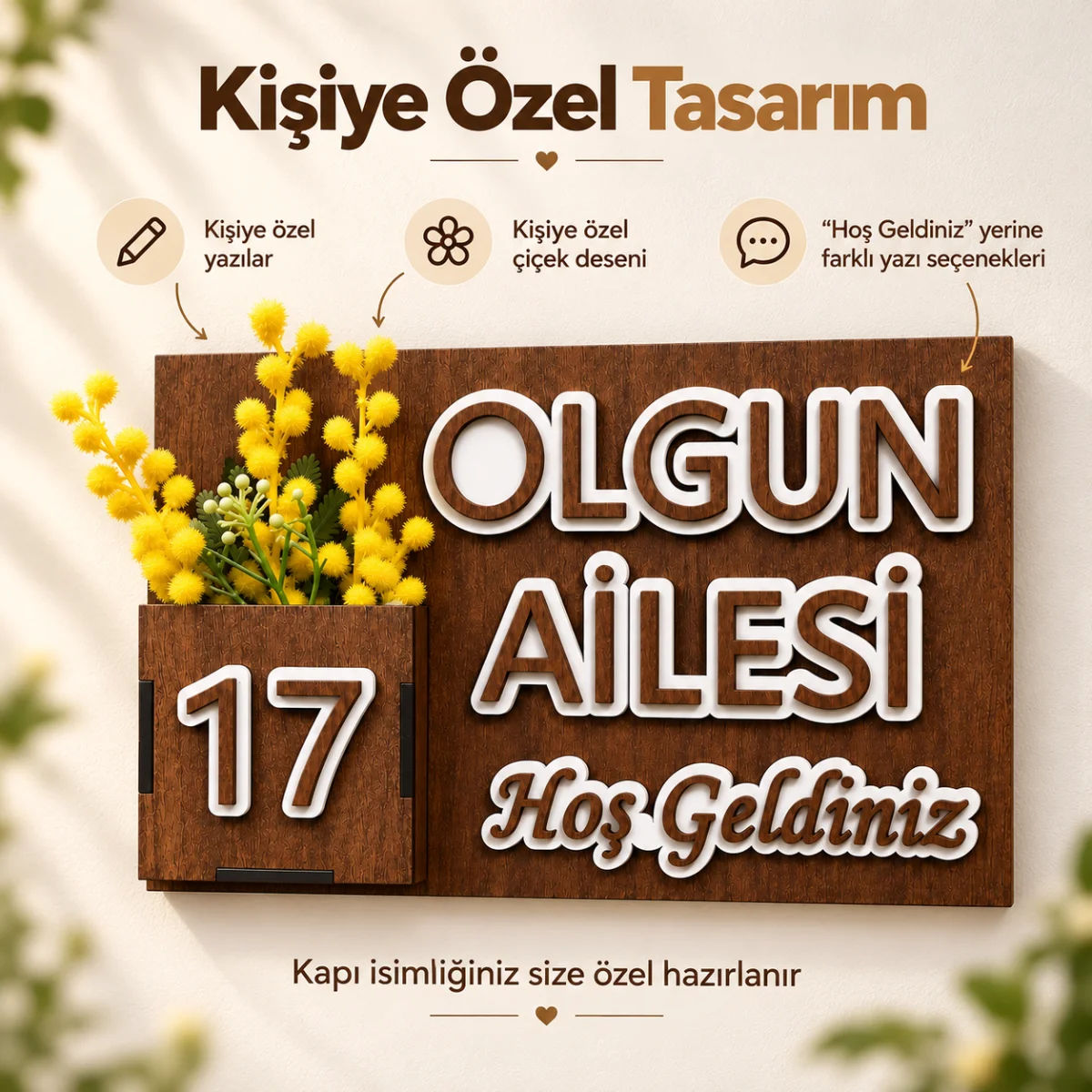 Kişiye özel aile adı, çiçek düzenlemesi ve karşılama yazısı seçeneklerini tanıtan kapı isimliği görseli