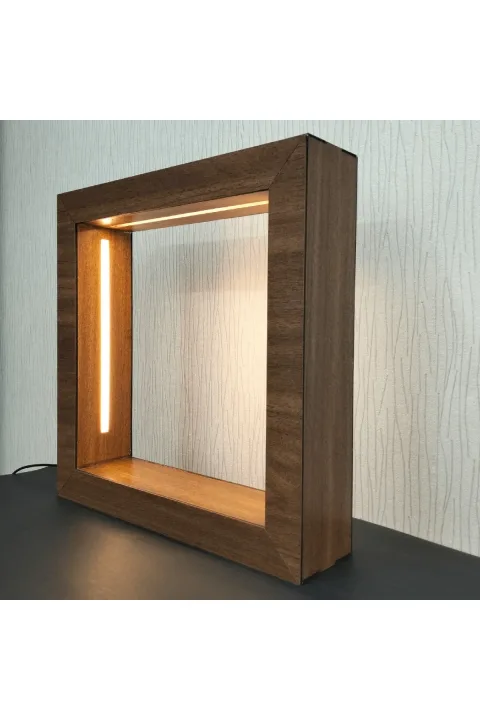 TC009 - Koyu Meşe Desenli M Boy Kumandalı İçi Boş LED Obje Sergileme Çerçevesi - LED aydınlatma görünümü