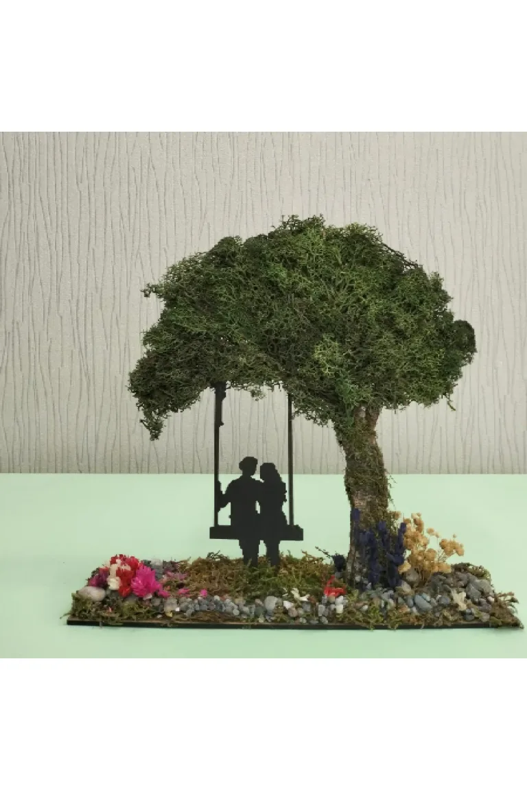 TO002 - Büyük Boy Salıncaklı Çift ve Yosun Ağaçlı El Yapımı Diorama Obje - çerçevesiz diorama objesi ana görseli