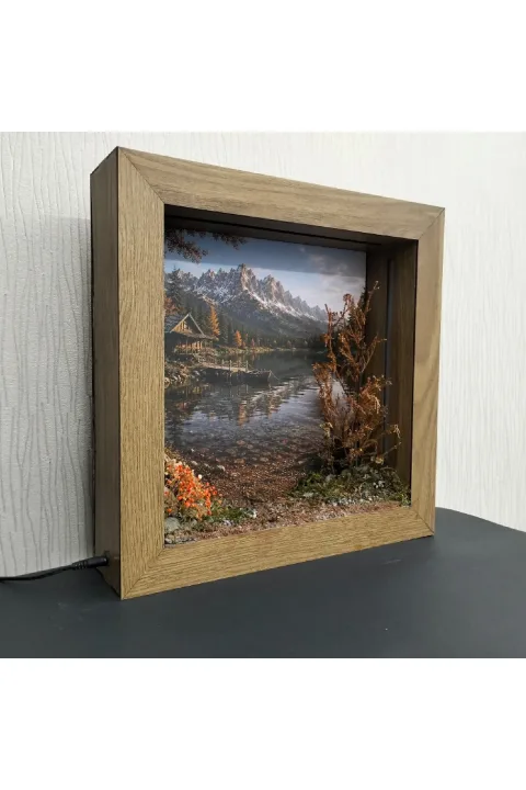 SC002 - Işıklı Dekoratif Çerçeve LED Göl Kenarı Dağ Evi El Yapımı Diorama Obje 38x38x8 cm - yan açı ve derinlik görünümü
