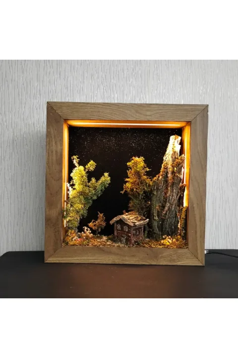 SC007 - Işıklı Dekoratif Çerçeve LED Masalsı Orman Evi El Yapımı Diorama Obje 38x38x8 cm - dekorasyonda kullanım görünümü