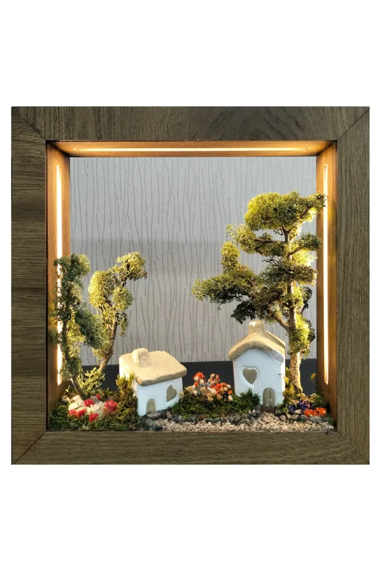 SC011 - Işıklı Dekoratif Çerçeve Açık Arka Planlı Bahçe Evli El Yapımı LED Diorama 31x31x6 cm - el yapımı LED diorama çerçevesi ana görseli