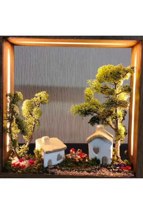 SC011 - Işıklı Dekoratif Çerçeve Açık Arka Planlı Bahçe Evli El Yapımı LED Diorama 31x31x6 cm - yakın plan malzeme ve tasarım detayı