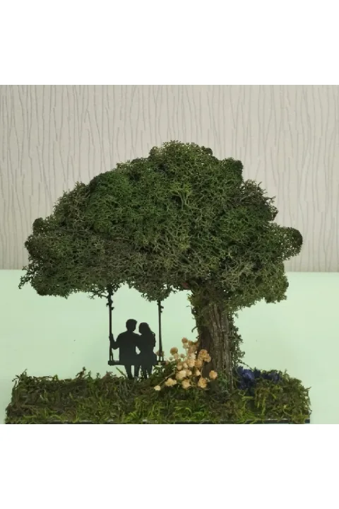 TO003 - Yosun Zeminli Salıncaklı Çift ve Ağaçlı El Yapımı Diorama Obje - alternatif ürün görünümü