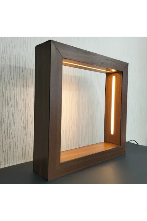 TC009 - Koyu Meşe Desenli M Boy Kumandalı İçi Boş LED Obje Sergileme Çerçevesi - yan açı ve iç derinlik görünümü