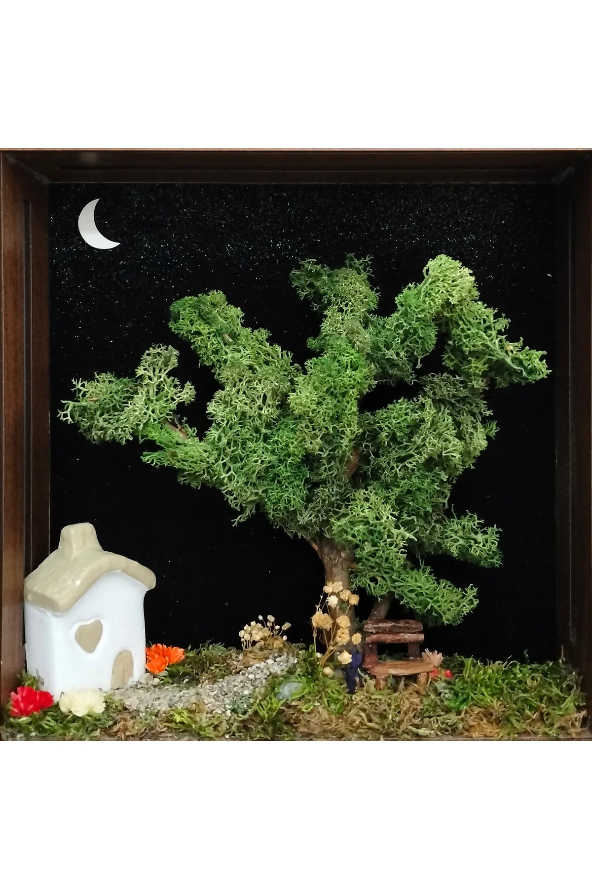 ED-DS-010 - Işıklı Dekoratif Çerçeve LED Yıldızlı Gece Ev ve Yosun Ağaç El Yapımı Diorama Obje 31x31x6 cm - yakın plan malzeme ve tasarım detayı