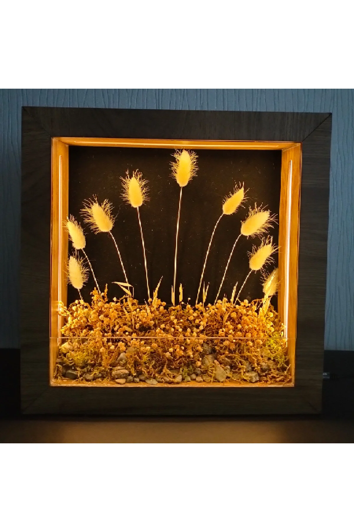 ED-DS-009 - Işıklı Dekoratif Çerçeve LED Siyah Fon Beyaz Kuru Bitki El Yapımı Botanik Obje 31x31x6 cm - dekorasyonda kullanım görünümü