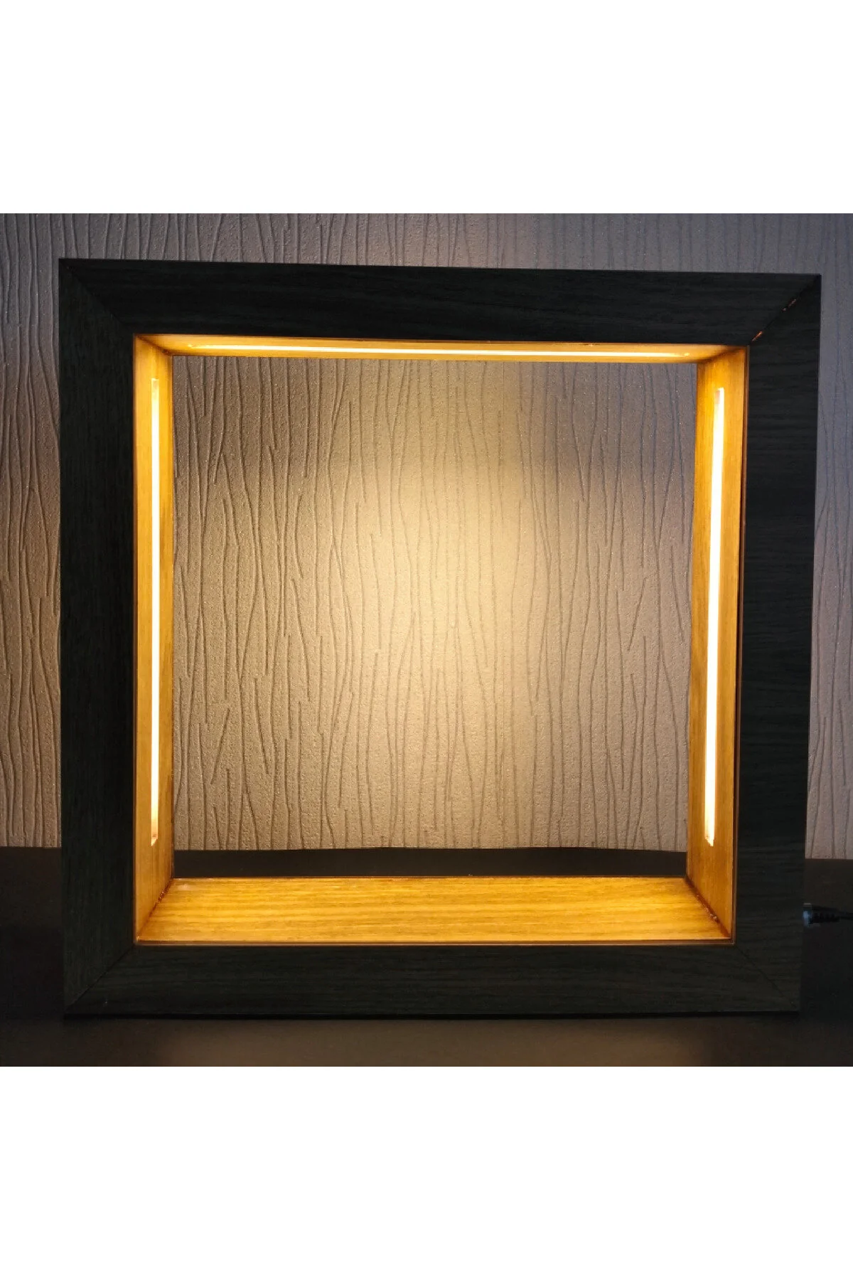 ED-DC-002 - Açık Ud Ağacı Desenli M Boy Kumandalı İçi Boş LED Obje Sergileme Çerçevesi - dekorasyonda kullanım görünümü