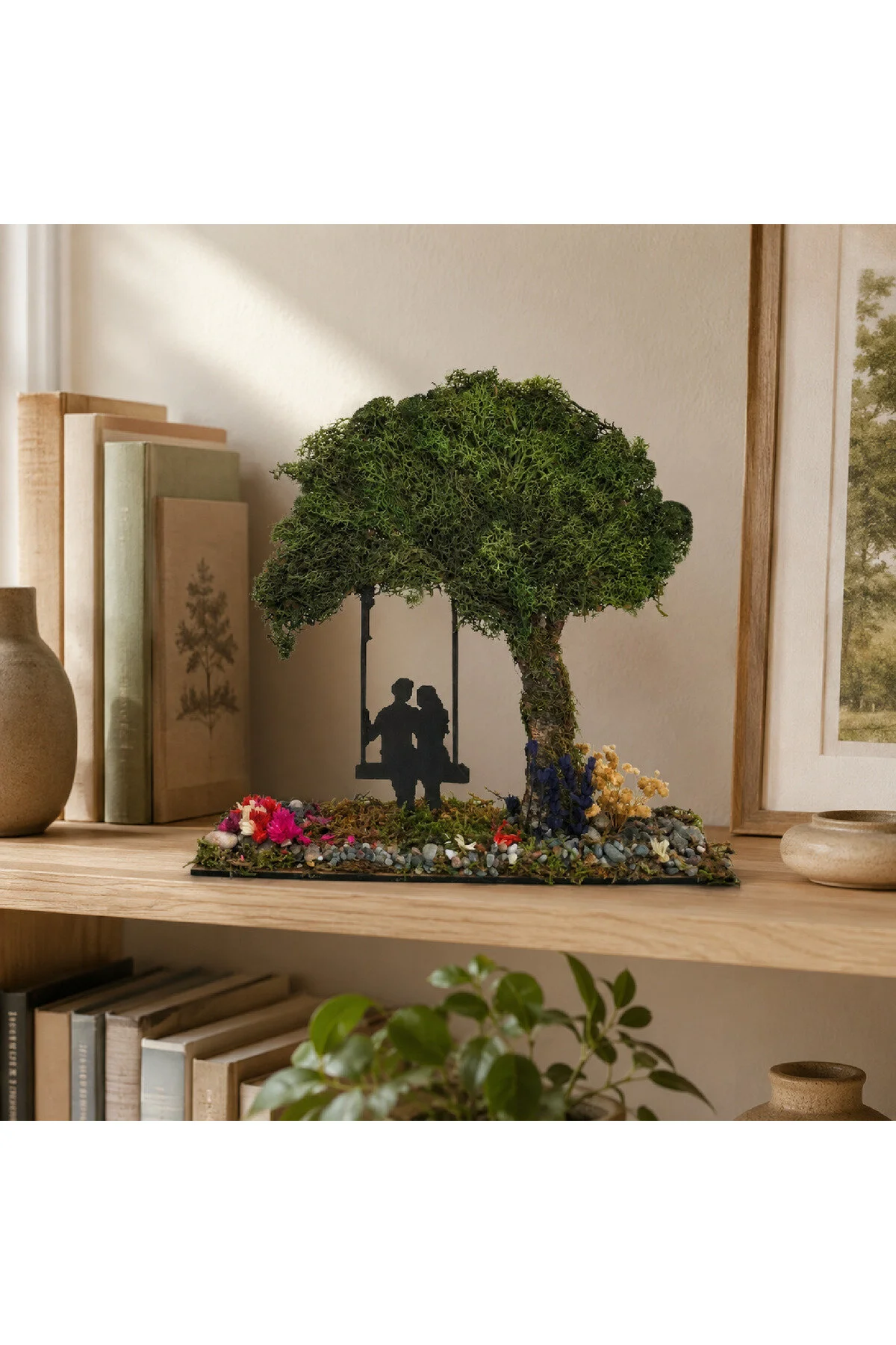 ED-DO-002 - Büyük Boy Salıncaklı Çift ve Yosun Ağaçlı El Yapımı Diorama Obje - yakın plan malzeme ve tasarım detayı